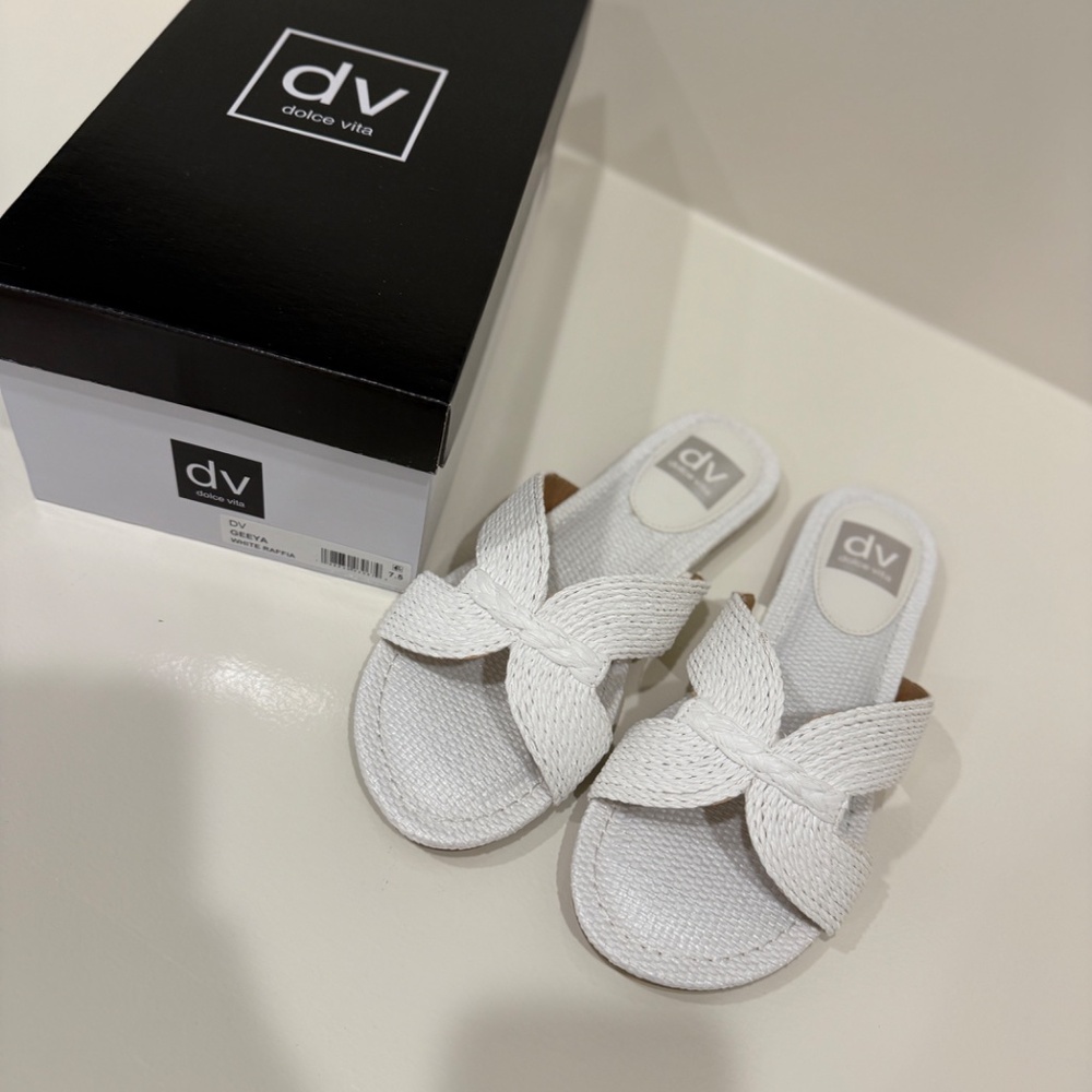 Geeya Woven Flat Sandals